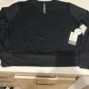 NWT vuori XL women’s daydream crew in Heather black